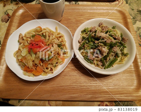 焼きうどんと焼きそば 83138019