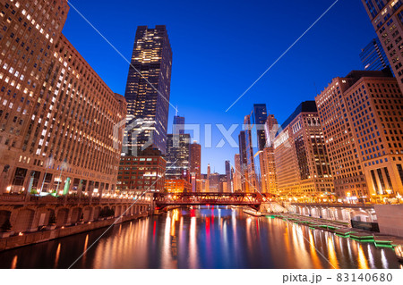 Chicago, Illinois, USA Cityscape on the River 83140680