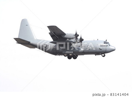 大空を飛行する米海軍のC-130Jハーキュリーズ輸送機 大空を飛行する米海軍のC-130Jハーキュリーズ輸送機 83141404