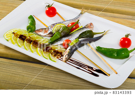 Sprats grilled with fresh vegetables Sprats grilled with fresh vegetables 83143393
