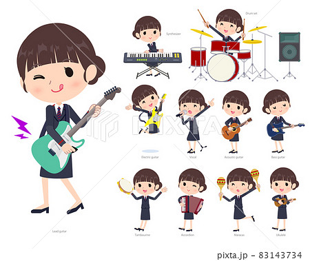 ロックンロールやポップミュージックを演奏する郵便スーツ女性のセット 83143734