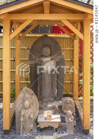 [東京・神谷町] 愛宕神社で祀られる地蔵菩薩の石象を飾る末社。 83145047