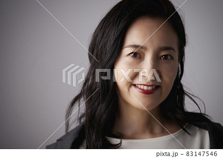 ビューティ 笑顔のミドル女性 ビューティ 笑顔のミドル女性 83147546