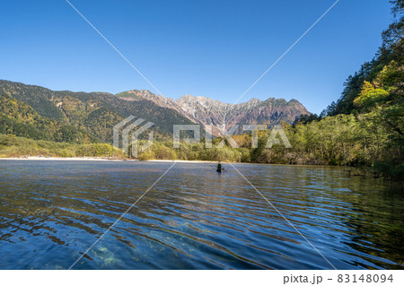 秋の上高地周辺の風景 秋の上高地周辺の風景 83148094
