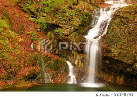 福島県二本松市 原瀬川に沿うあだたら渓谷奥岳自然遊歩道の魚止滝 福島県二本松市 原瀬川に沿うあだたら渓谷奥岳自然遊歩道の魚止滝 83148742