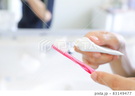 歯ブラシと歯磨き粉 歯ブラシと歯磨き粉 83149477