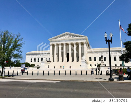 アメリカ/連邦最高裁判所、青空。正面、文字スペース。 83150791