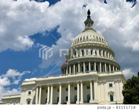 アメリカ連邦議会/西側あおり、夏の雲と議会建物。より。 83151718