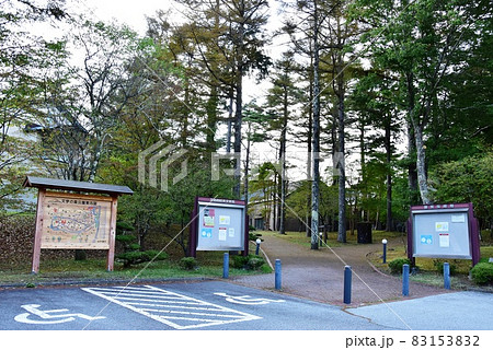 山中湖文学の森 駐車場と観光案内板と散策路 山中湖文学の森 駐車場と観光案内板と散策路 83153832