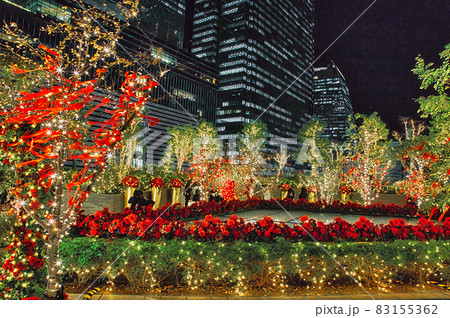 名古屋駅前ビルの夜景とクリスマスイルミネーション 83155362