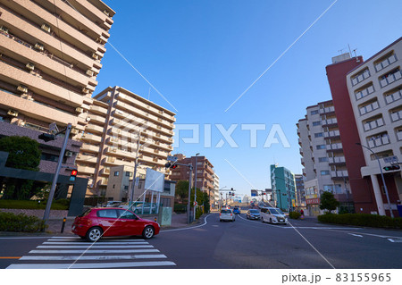 神奈川県川崎市中原区の丸子橋交差点(綱島街道,中原街道)から丸子橋方面を見る 神奈川県川崎市中原区の丸子橋交差点(綱島街道,中原街道)から丸子橋方面を見る 83155965