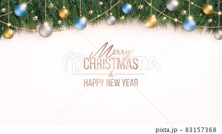 キラキラ光り輝くクリスマスの飾りとワイドな白無地の背景 83157368