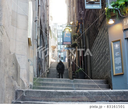 シティーの急坂路地 エディンバラ スコットランド 83161501