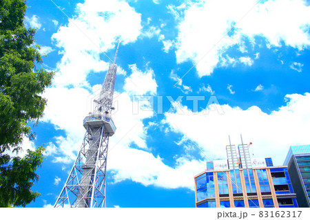 名古屋市、名古屋テレビ塔と新緑の風景 83162317