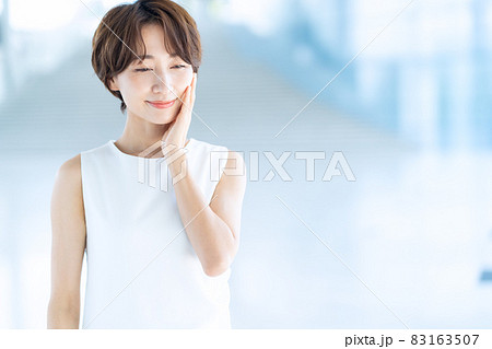 女性　ビューティー　ミドル　スキンケア 83163507