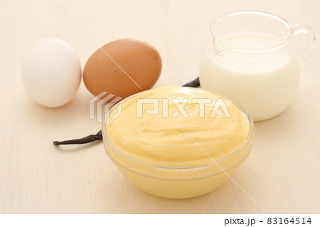 カスタードクリームと材料 83164514