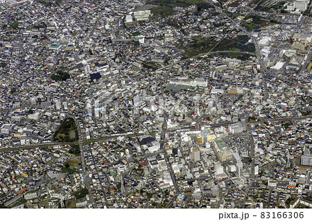 小田急伊勢原駅付近を空撮 83166306
