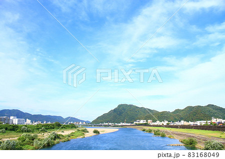 金華山、岐阜城と長良川の風景 83168049