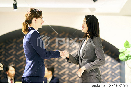 グローバル企業打ち合わせイメージ撮影協力:WEEK芝大門(サンフロンティア不動産) グローバル企業打ち合わせイメージ撮影協力:WEEK芝大門(サンフロンティア不動産) 83168156