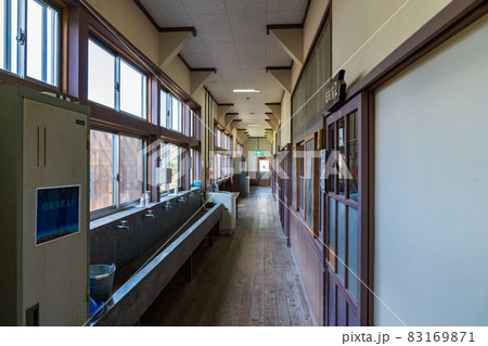 野崎島　学校　廊下 83169871