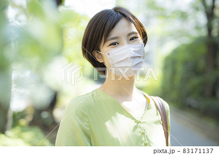 マスクの女性 マスクの女性 83171137
