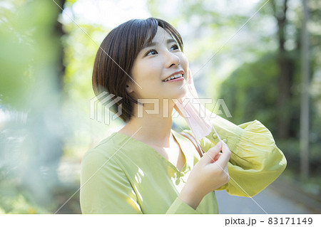 マスクの女性 マスクの女性 83171149