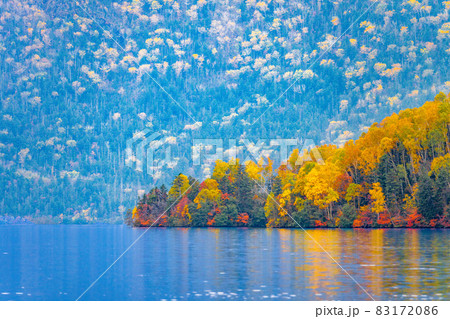 北海道　十勝　然別湖　紅葉　湖底線路　水中線路　千と千尋の神隠し　水中レール　紅葉 83172086