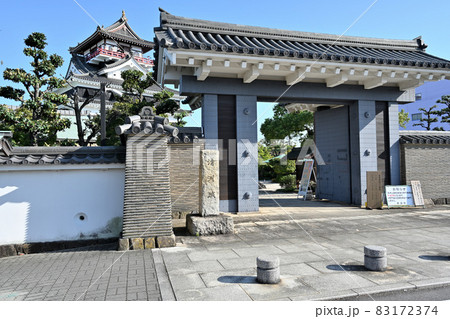 快晴の清須城　天守閣とその周辺施設 83172374