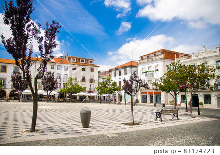 Portugal, view of the main square of the old town Leiria with red tile of roofs 83174723