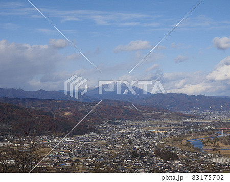 高台から見下ろす長野盆地の風景 83175702