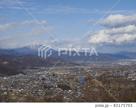 高台から見下ろす長野盆地の風景 83175703