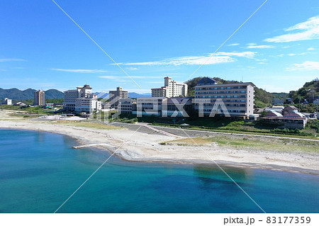村上市瀬波温泉海水浴場の空撮 村上市瀬波温泉海水浴場の空撮 83177359