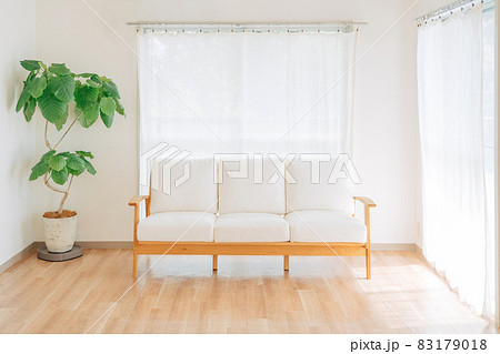 白いソファの部屋 83179018