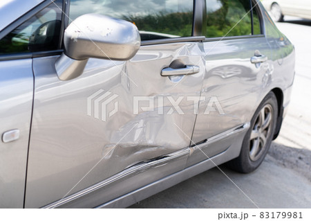 Car crashed. 83179981