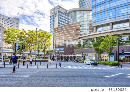 川崎の駅前の風景 西口 川崎の駅前の風景 西口 83180025