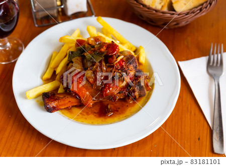 Delicious pork knuckle with potatoes 83181101