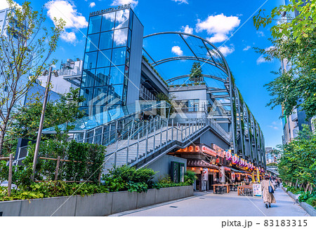 日本の東京都市景観 10月。緊急事態宣言解除後の宮下公園などを望む。日中は人は少ない…＝10月18日 83183315