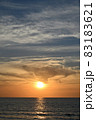 海に沈む夕陽 83183621