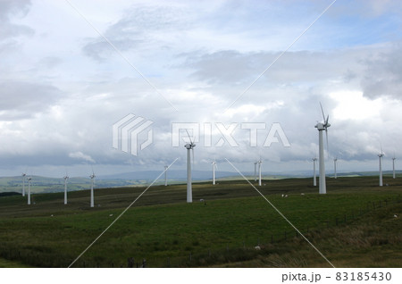 大草原の風力発電 83185430