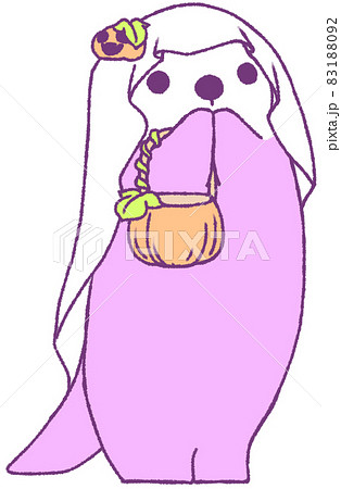 立ちあがって両手を口元にあてている仮装をしたハロウィンを楽しむラッコ（紫色） 83188092