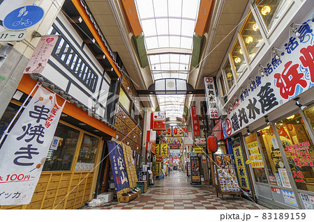 大阪　朝のお初天神通り商店街 83189159