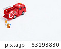 消防車と消防士のフィギア 83193830