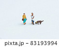 近所の人と挨拶してるフィギア 83193994