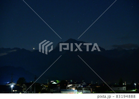 北杜市白州町、山際に掛かる宵の明星 北杜市白州町、山際に掛かる宵の明星 83194888