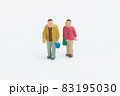 男性と女性のフィギア 83195030