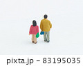 男性と女性のフィギア 83195035
