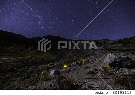 《富山県 北アルプス》劔沢キャンプ場からの星空とオリオン座 83195112