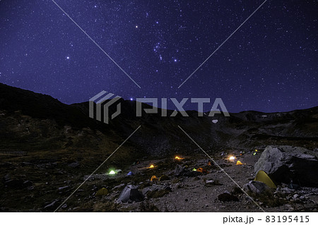 《富山県 北アルプス》劔沢キャンプ場からの星空と冬の大三角形 83195415