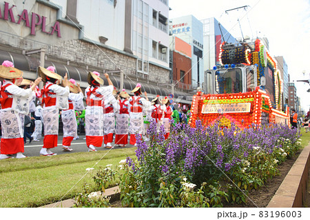 鹿児島市・おはら祭りの花電車と花壇 鹿児島市・おはら祭りの花電車と花壇 83196003