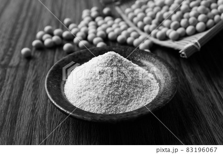 ヘルシーなおからパウダー　粉末状のおからパウダー　おからパウダーと大豆 83196067